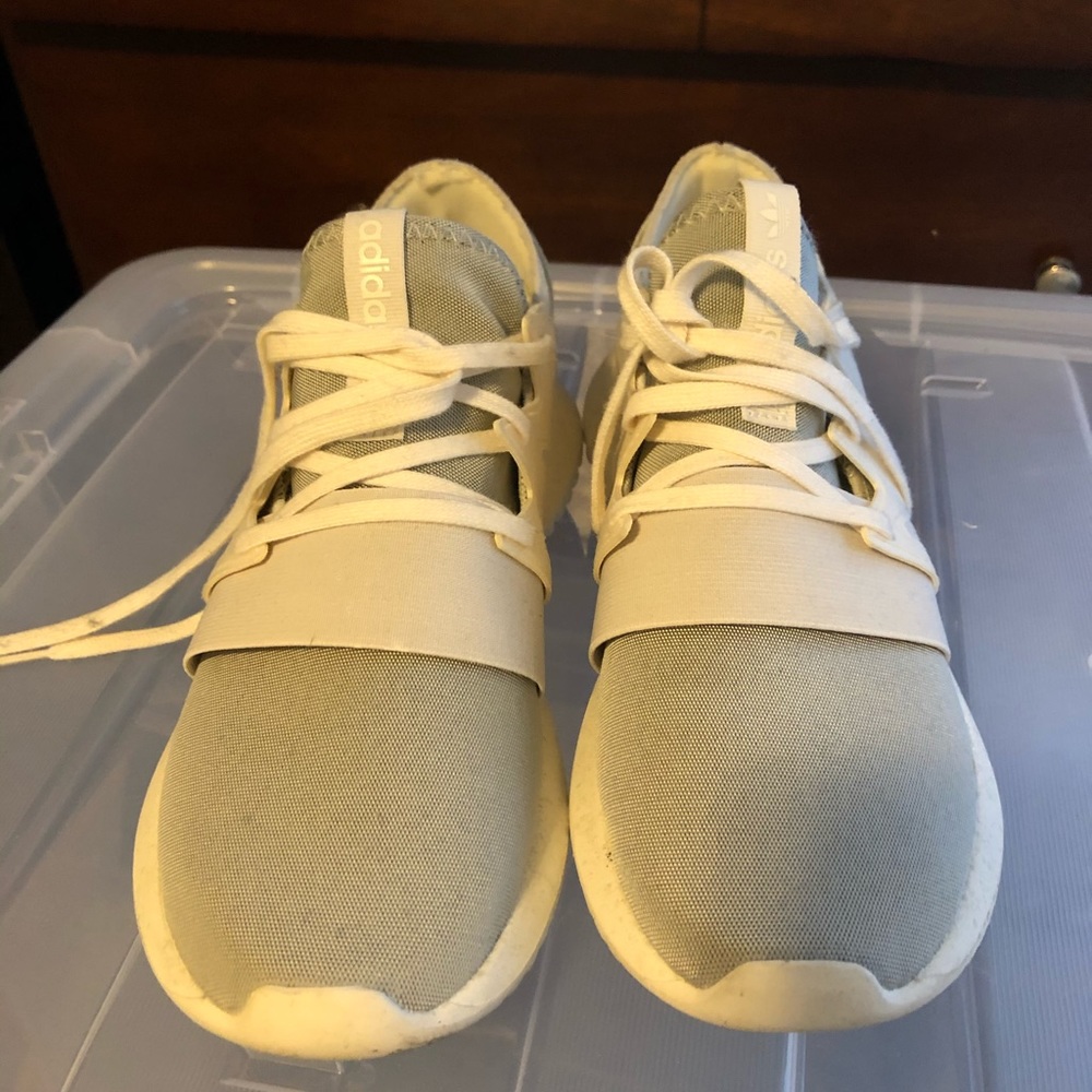 Adidas sneakers size 6